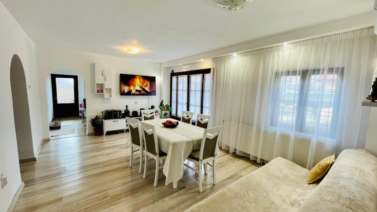Leto House Appartement Târgu Jiu Buitenkant foto