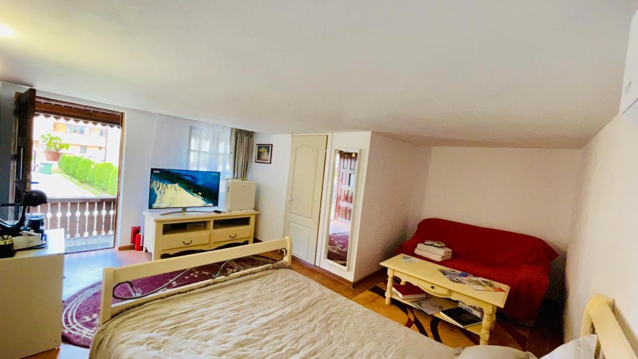 Leto House Appartement Târgu Jiu Buitenkant foto